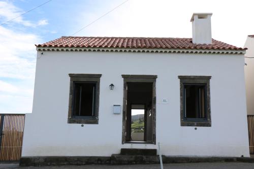 a white house with a red roof at Casa da Boa Vista in Algarvia