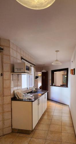 A kitchen or kitchenette at Céntrico Avellaneda190