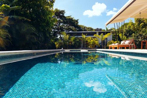 a swimming pool in front of a house at La Prometida in Puerto Viejo
