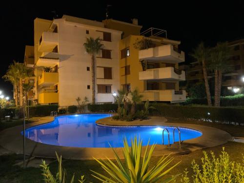 Bazén v ubytování Torrevieja 200m from sea Punta Prima nebo v jeho okolí