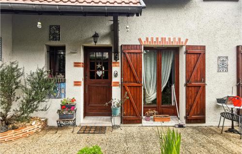 Stunning Home In Vineuil With Wifi And 4 Bedrooms