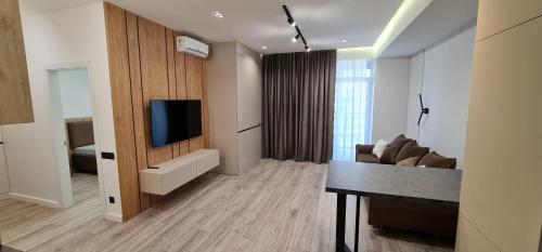 a living room with a couch and a television in a room at OASIS-RENT in Chişinău