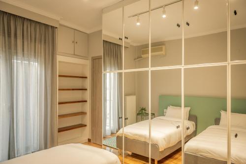 A bed or beds in a room at Hermes Apartment on Aristotelous Midas Home
