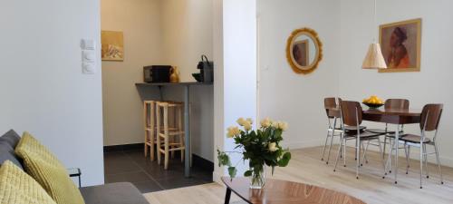 Posedenie v ubytovaní Cosy et calme, chambre séparée avec bureau et fibre