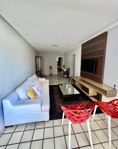 Apartamento Completo na Ponta Verde (3 quartos) - 2 quadras da Praia tesisinde bir oturma alanı