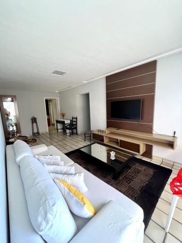 Uma área de estar em Apartamento Completo na Ponta Verde (3 quartos) - 2 quadras da Praia