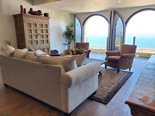 Χώρος καθιστικού στο BeachPleaseBaja - Villa with Infinity Jacuzzi