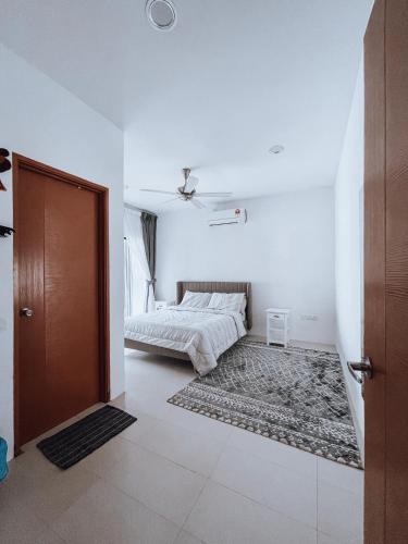 a white room with a bed and a door at Nur Villa Sg Soi Musslimm Only in Kuantan