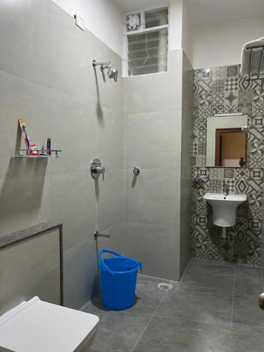 Ένα μπάνιο στο NP Royal INN
