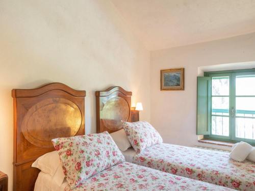 a bedroom with two beds and a window at Apartment in Collesalvetti near Pisa in Guasticce