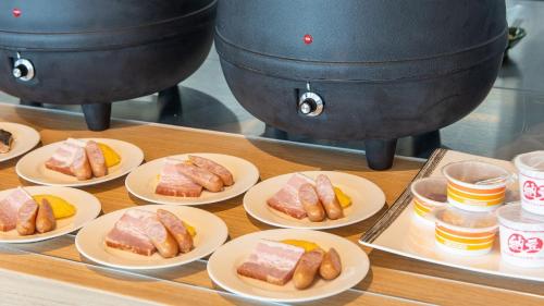 ホテルの敷地内または近くでの食事または食べ物