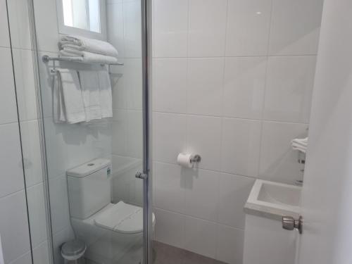 Un baño de Econo Lodge Mildura