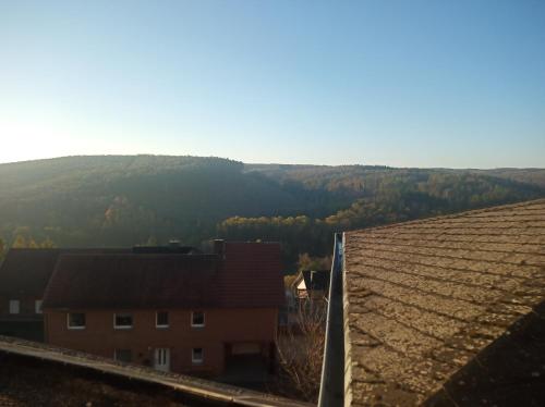 una vista desde el techo de una casa en Gasthof Happe en Harth