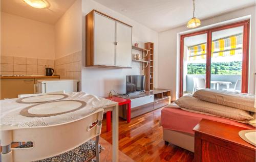 Η κουζίνα ή μικρή κουζίνα στο Beautiful Apartment In Portoroz