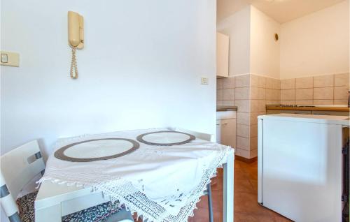 Η κουζίνα ή μικρή κουζίνα στο Beautiful Apartment In Portoroz