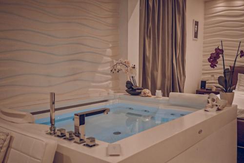 a bathroom with a jacuzzi tub in a room at F53 Kevin's Charming Houses in Alghero