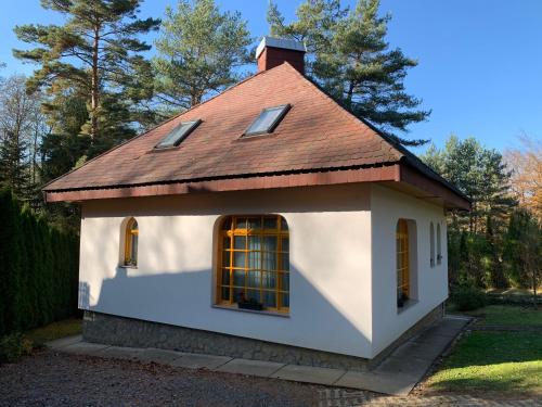 a small house with a roof on top of it at Bolla Nyaralóház in Hegyhátszentjakab