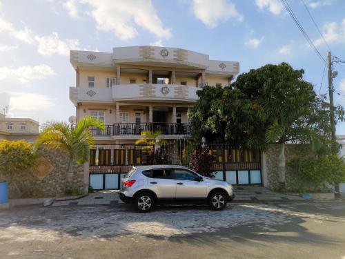 a car parked in front of a building at Fina Villa Apartments - Mont choisy in Mont Choisy