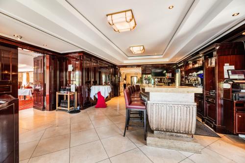 a bar in a restaurant with chairs and tables at Rheinhotel Schulz in Unkel