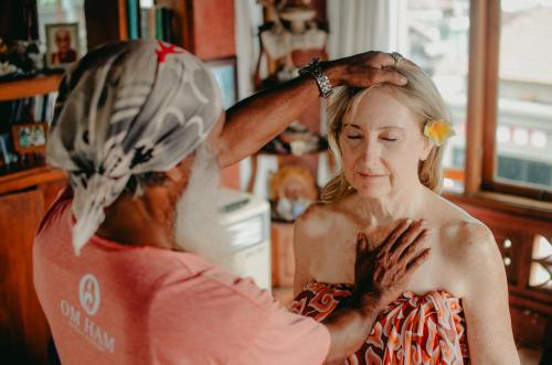 a woman is getting her hair done by a woman at Om Ham Retreat and Resort in Ubud