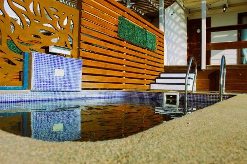 WANNAQUEROS SUITESの敷地内または近くにあるプール