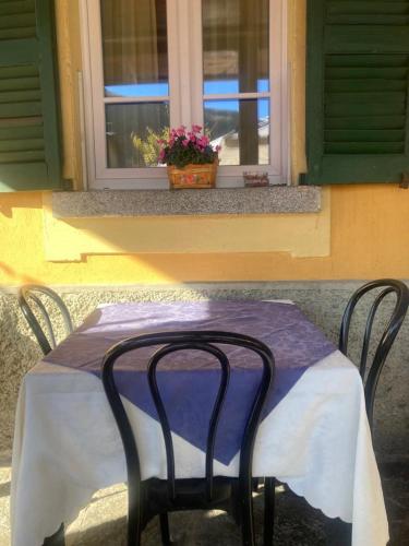 Un lugar para sentarse en albergo ristorante coppa
