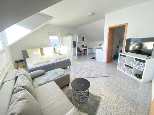 a living room with a couch and a bed at Ferienwohnung Casa Blanca in Leimen