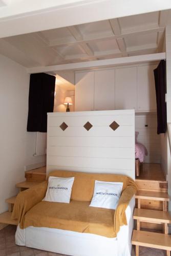 a bedroom with a bed in a room at Maison Lume in Ponte di Legno