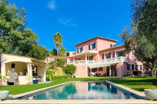 La Dolce Villa 11 sleeps Pool & Landscaped Garden