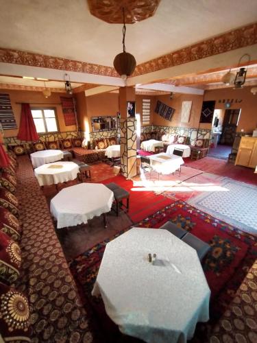 an overhead view of a room with tables and chairs at auberge restaurant tizgui in Tinerhir
