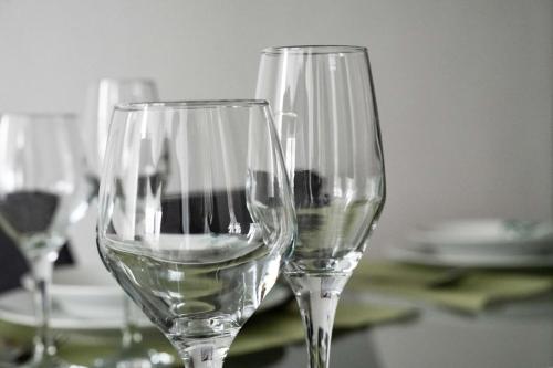 a group of wine glasses sitting on a table at Sublime appartement à Cocody Riviera Bonoumin . in Abidjan