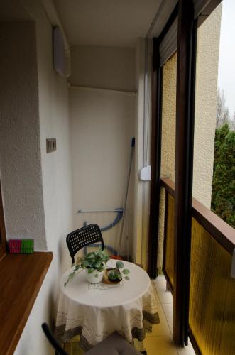 Un balcón o terraza en Kovács apartman Harkány