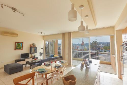 Spectacular Sea View, private jacuzzi & table pool