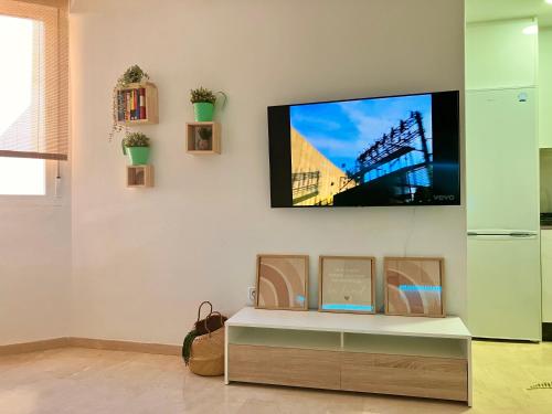 TV a/nebo společenská místnost v ubytování Moderno apartamento junto a la playa y el centro