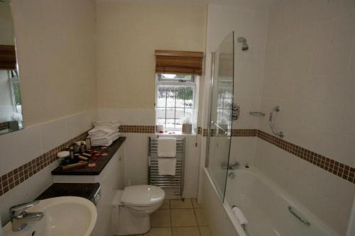 A bathroom at Cisswood House 