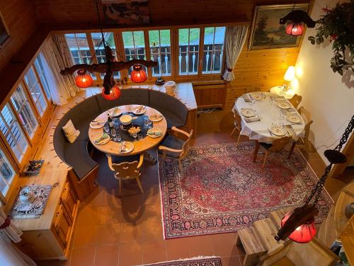 an overhead view of a living room with a table and chairs at Chalet Alten KL0STERS in Klosters Dorf