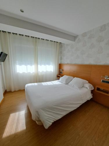 Ένα ή περισσότερα κρεβάτια σε δωμάτιο στο Hotel Casa Román