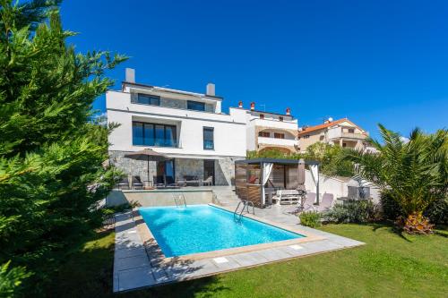 Sun & Sea Villa with a view