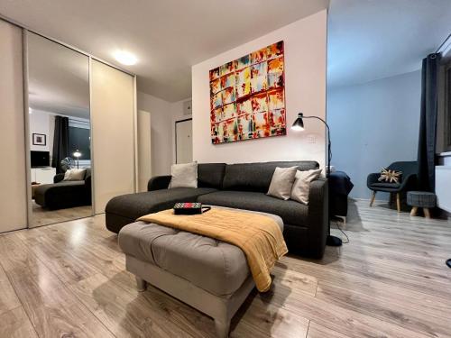 BL - The Apartment Lenka, 24hr Self Check-in, Free Private Parking, Balcony with Mountain View, 5 minute walk to City Center