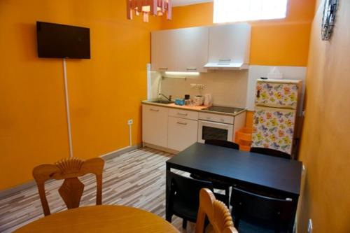 a small kitchen with a table and a dining room at Hostal Paraíso Tenerife in Granadilla de Abona