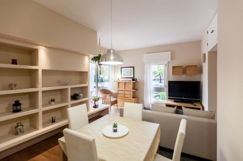 FLH Cascais Homey Apartment with Balcony