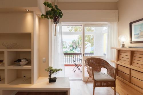 FLH Cascais Homey Apartment with Balcony