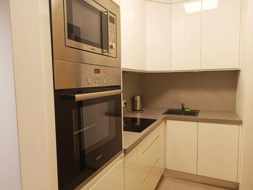 Kuchyň nebo kuchyňský kout v ubytování Apartamenty Aleje Jerozolimskie
