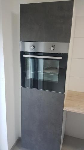 a stainless steel oven in a kitchen at Ferienwohnung Sonne in Stahlhofen