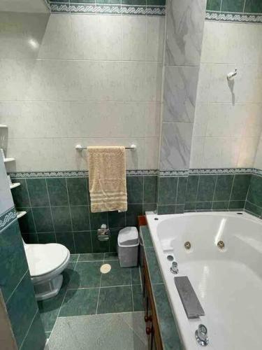 a bathroom with a tub and a toilet and a sink at Erase una vez o la Catarina in Zihuatanejo
