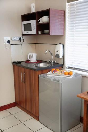 Una cocina o zona de cocina en Alucarni Guest House with solar energy