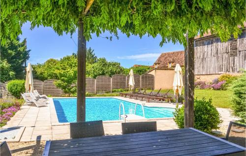 Πισίνα στο ή κοντά στο Amazing Home In Montferrand-Du-Perigord