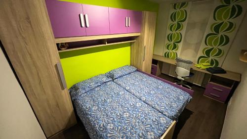 Tempat tidur dalam kamar di Apartamento turístico en el centro de Berga