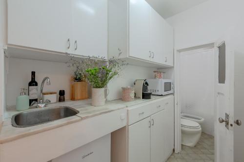 Typical Alfama Apartment, by TimeCooler