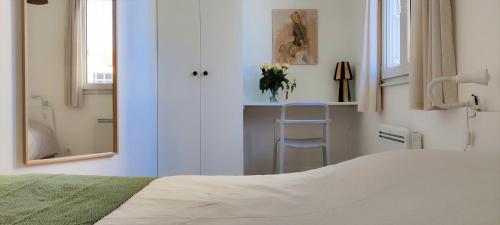 Posteľ alebo postele v izbe v ubytovaní Cosy et calme, chambre séparée avec bureau et fibre